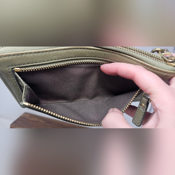 FOSSIL Zip Around Green Leather Clutch Wallet Wrist Strap - Picture 8 of 16